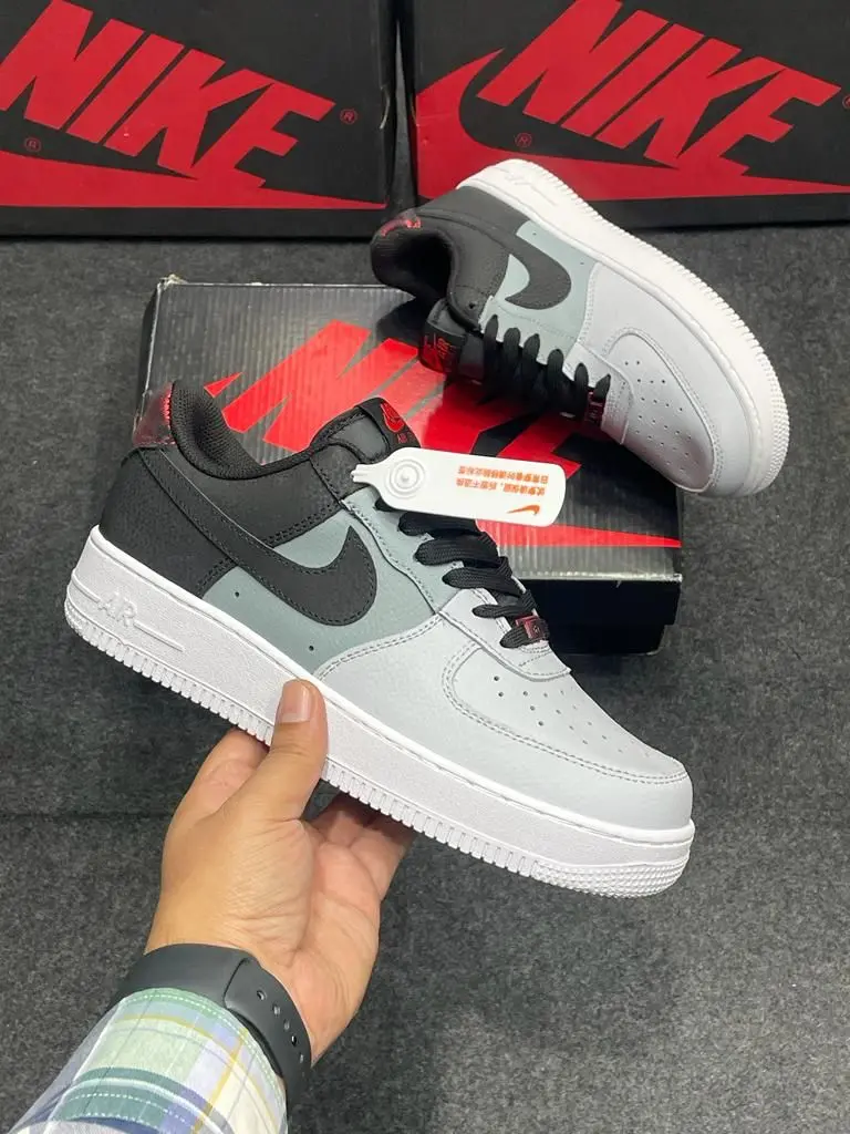 NIKE AIR FORCE STYLE – PREMIUM 5 QUALITY (BLACK)